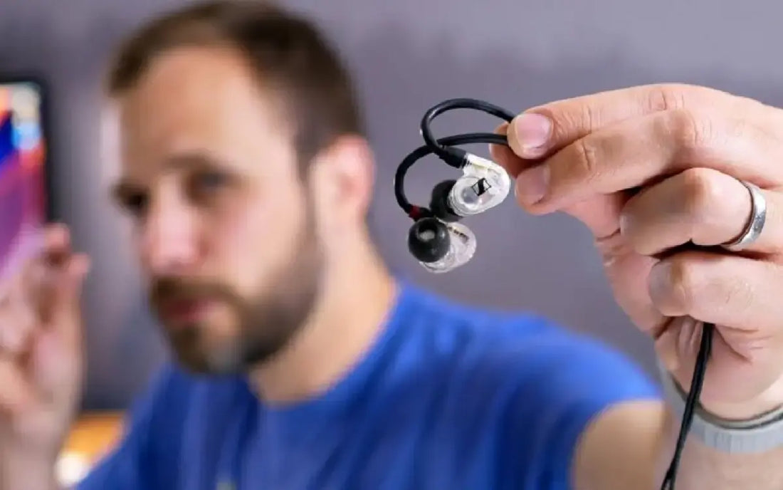 Apa Itu IEM dan Bedanya dengan Earpod?